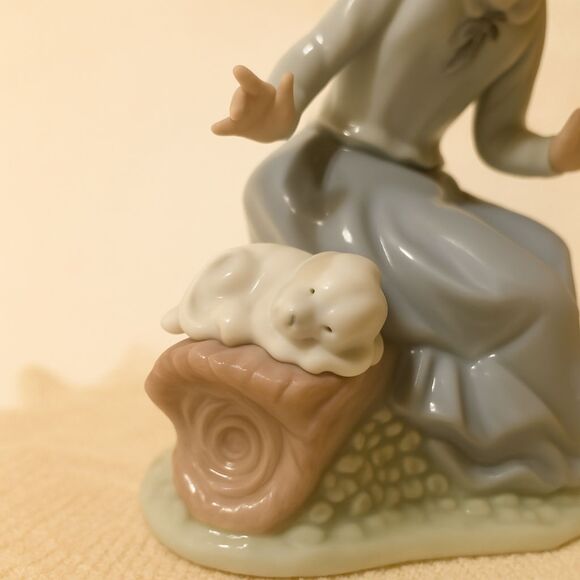 Nao by Lladro – “Let’s Rest” Item #1091 – Retired - Picture 5 of 7